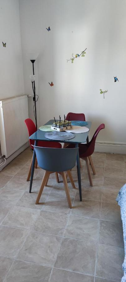 Appartement F2 tout confort proche centre ville avec parking Montluçon Extérieur photo