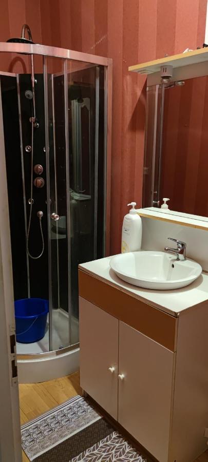 Appartement F2 tout confort proche centre ville avec parking Montluçon Extérieur photo